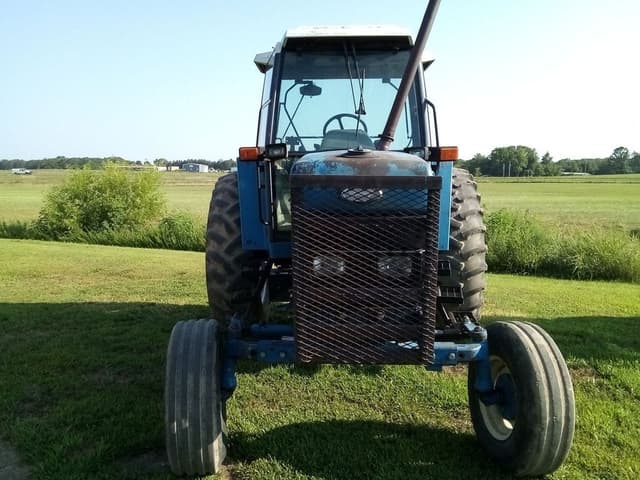 Image of Ford 8340 equipment image 3