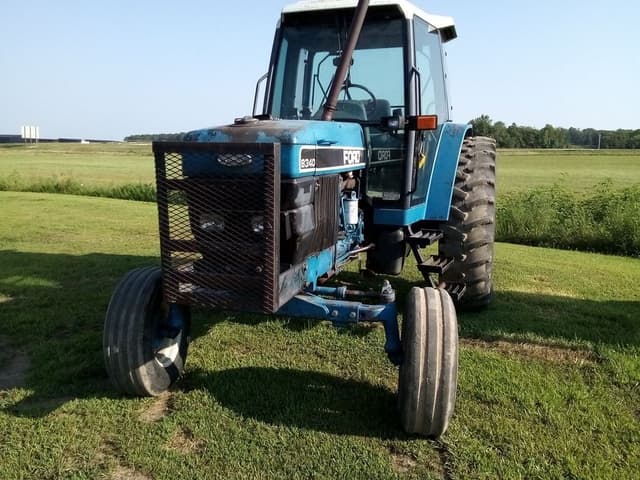 Image of Ford 8340 equipment image 2