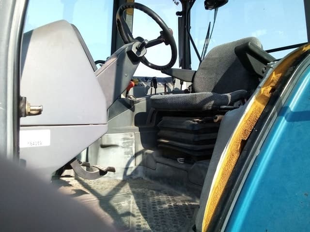 Image of Ford 8340 equipment image 3