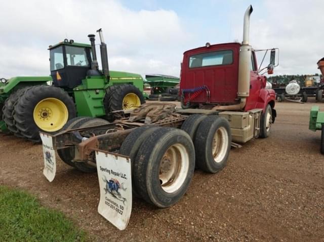 Image of Ford L9000 equipment image 2