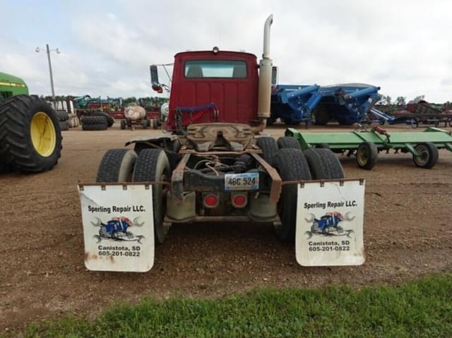 Image of Ford L9000 equipment image 4