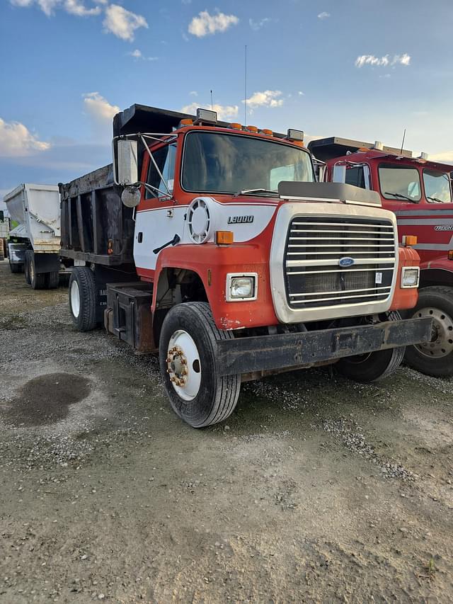 Image of Ford L9000 equipment image 2