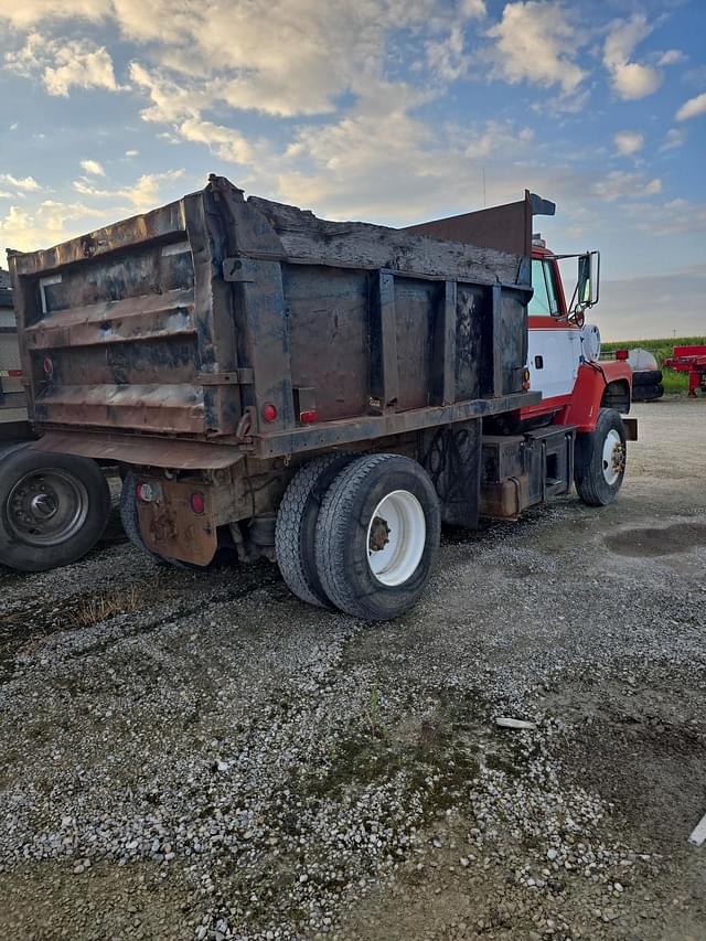 Image of Ford L9000 equipment image 3