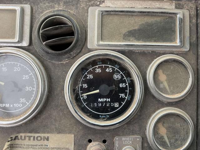 Image of Ford L9000 equipment image 3