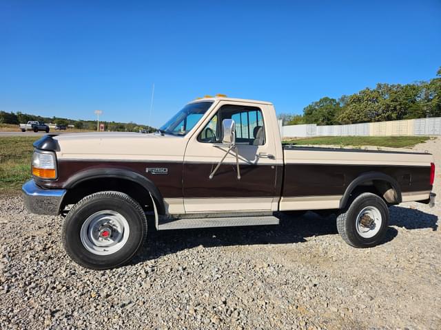 Image of Ford F-250 equipment image 3