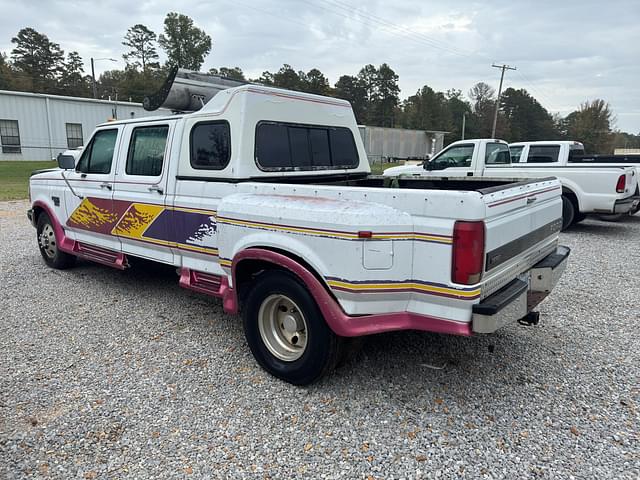 Image of Ford F-350 equipment image 4