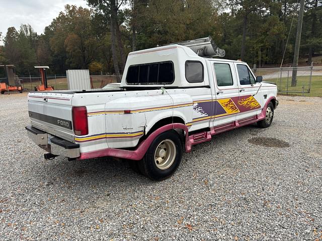 Image of Ford F-350 equipment image 2