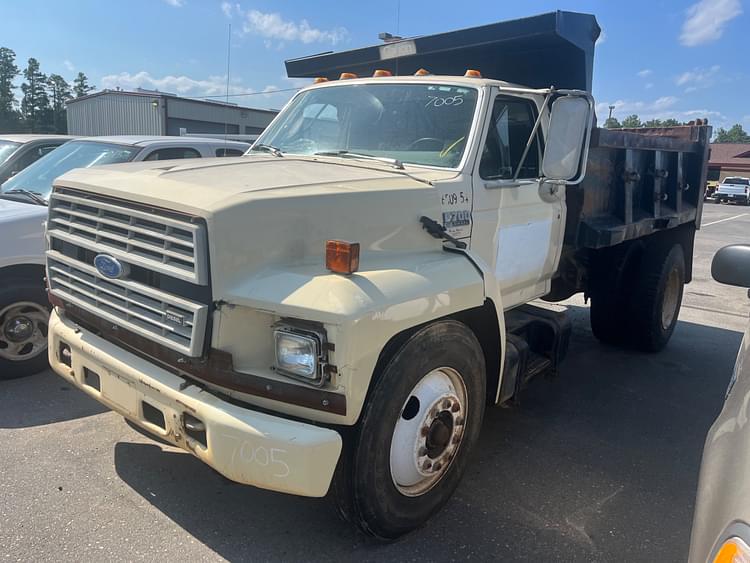 1993 Ford F-700 Equipment Image0