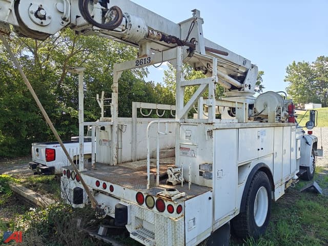 Image of Ford F-700 equipment image 4