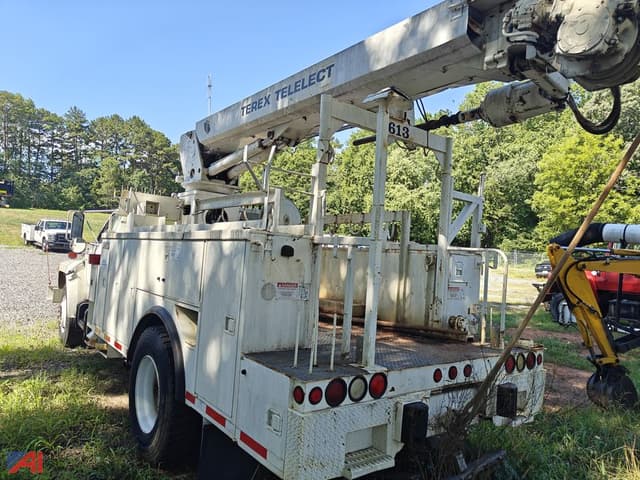 Image of Ford F-700 equipment image 1