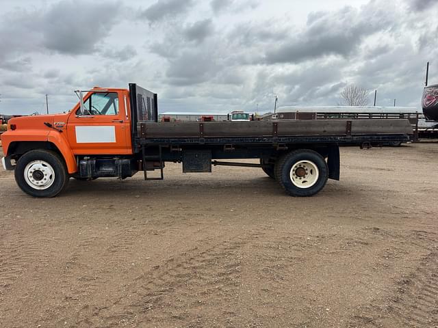Image of Ford F-700 equipment image 1
