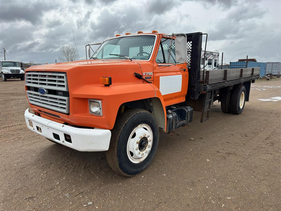 Image of Ford F-700 Primary image
