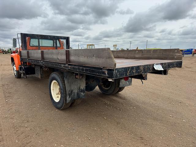 Image of Ford F-700 equipment image 4