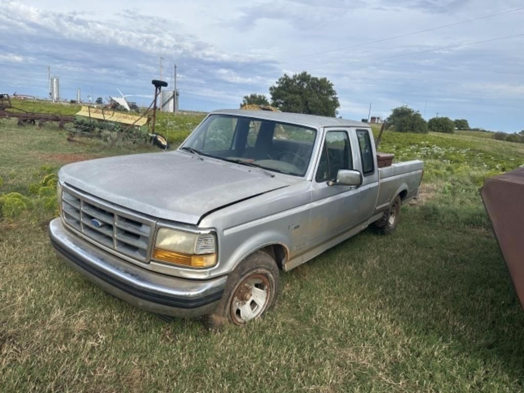 1993 Ford F-150 Equipment Image0