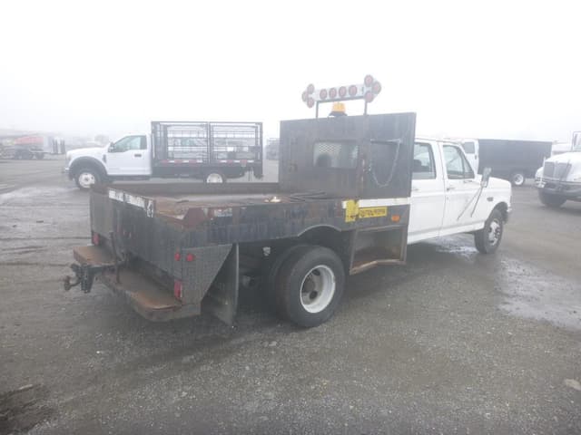 Image of Ford F-350 equipment image 2