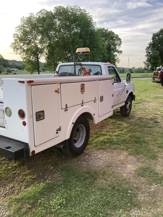Image of Ford F-350 equipment image 3