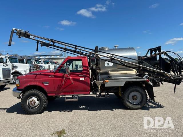 Image of Ford F-350 equipment image 2