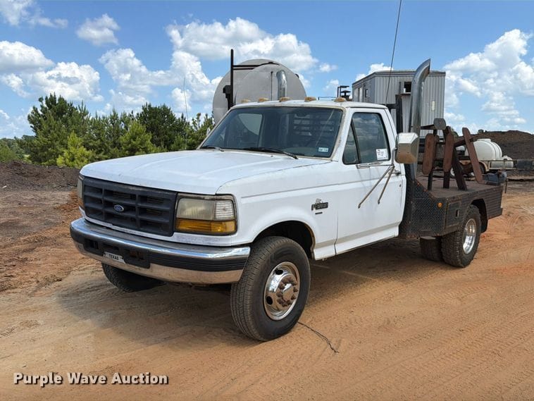 1993 Ford F-450 Equipment Image0