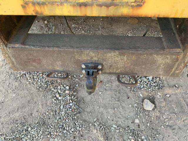 Image of Ford F600 equipment image 4