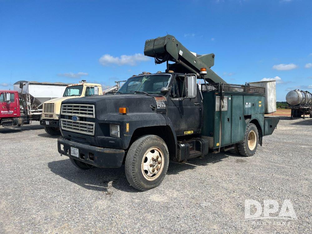 Image of Ford F-600 Primary image
