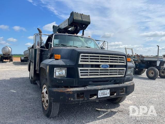 Image of Ford F-600 equipment image 3