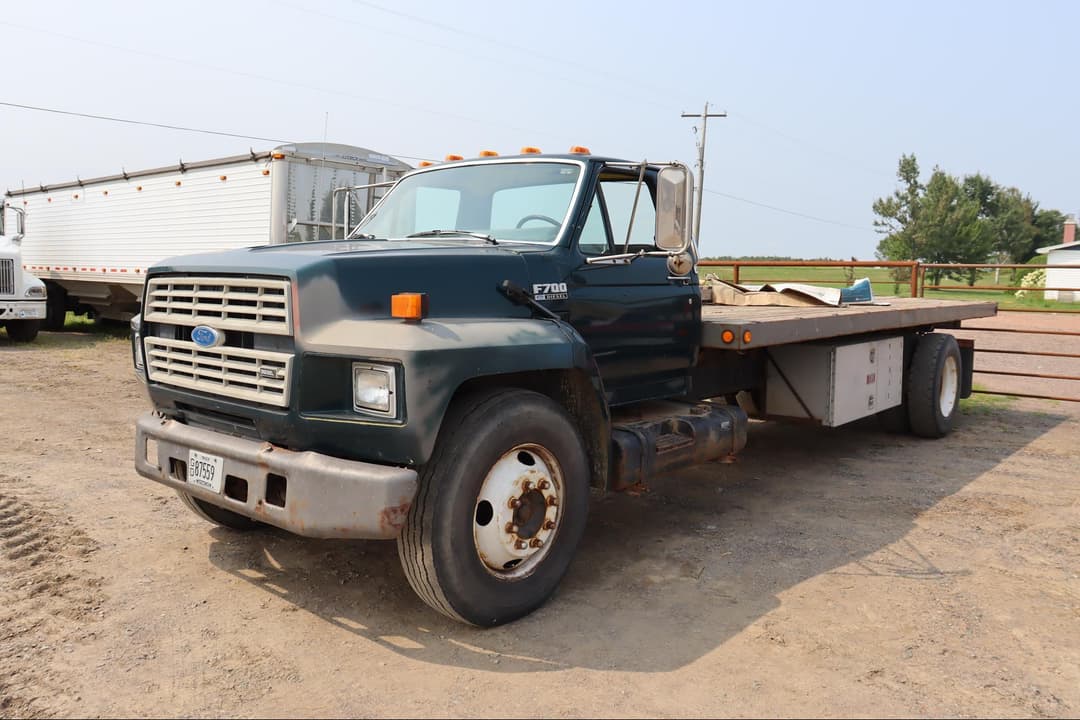 Image of Ford F-700 Primary image