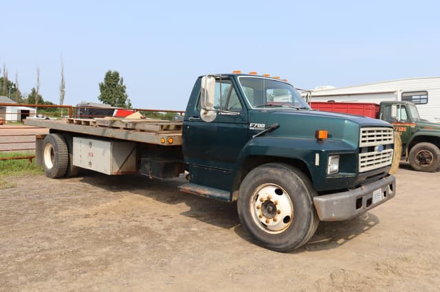 Image of Ford F-700 equipment image 3