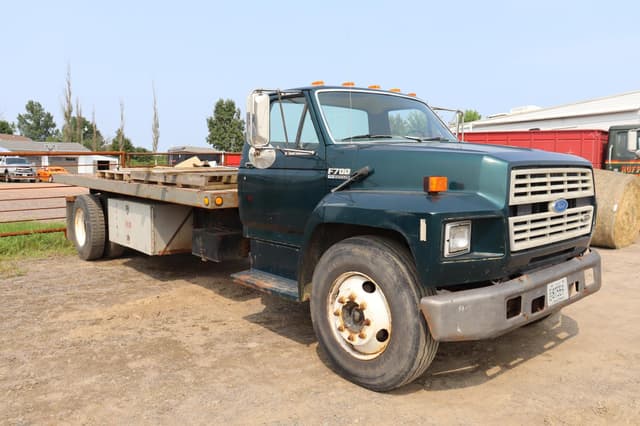 Image of Ford F-700 equipment image 2
