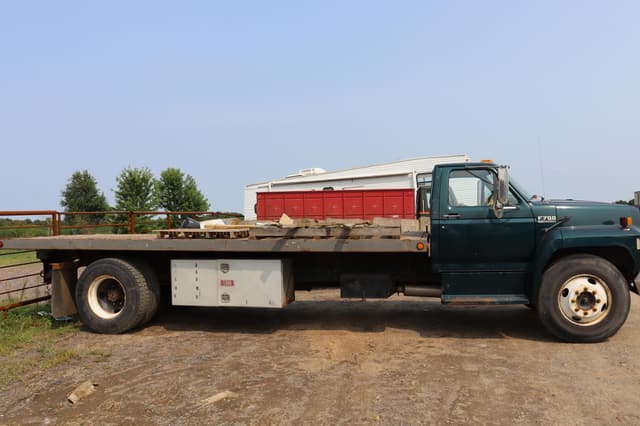 Image of Ford F-700 equipment image 4
