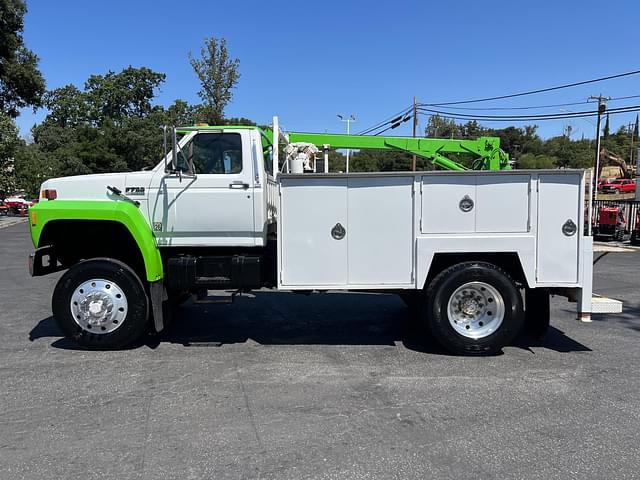 Image of Ford F-700 equipment image 2