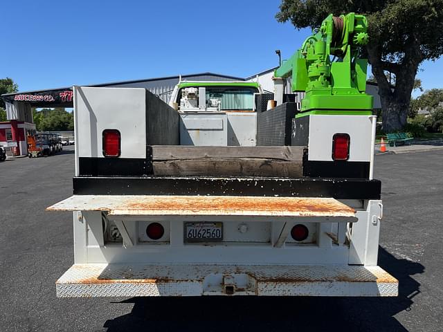 Image of Ford F-700 equipment image 4