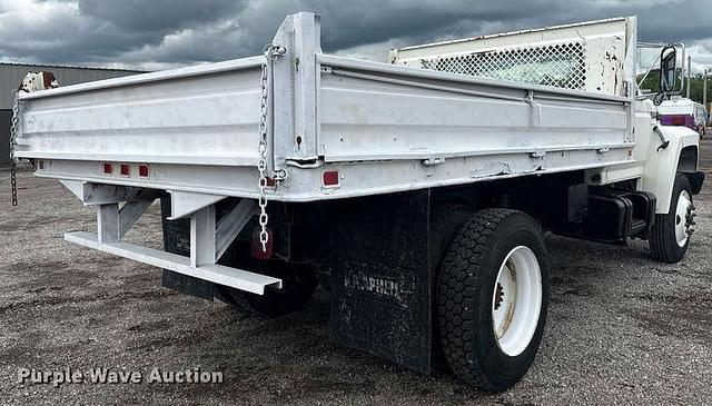 Image of Ford F700 equipment image 4