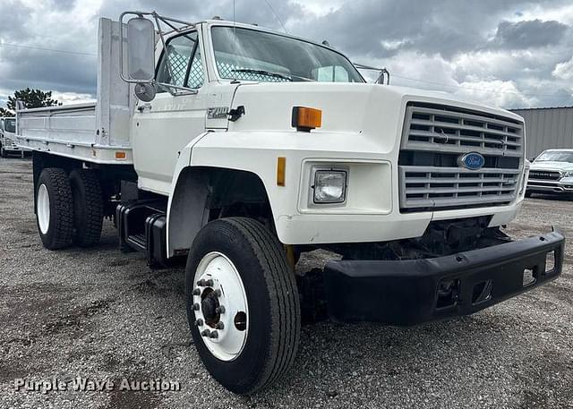 Image of Ford F700 equipment image 2