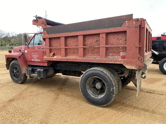 Image of Ford F-700 equipment image 1