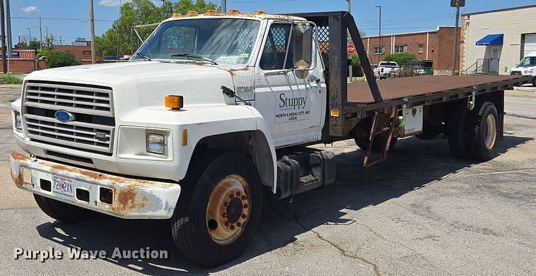 Image of Ford F-700 Primary image