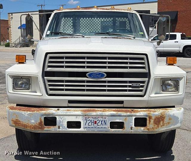 Image of Ford F-700 equipment image 1