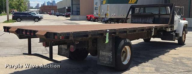 Image of Ford F-700 equipment image 4