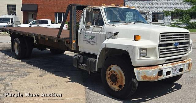 Image of Ford F-700 equipment image 2