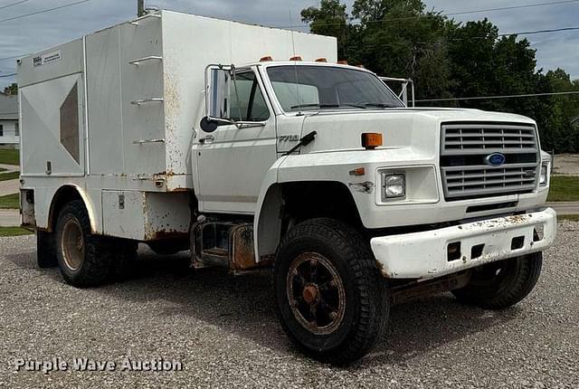 Image of Ford F700 equipment image 2