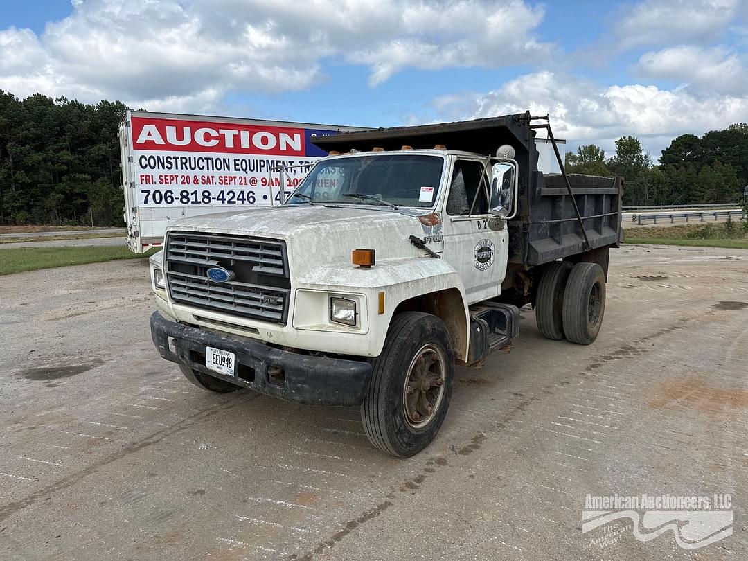 Image of Ford F-700 Primary image