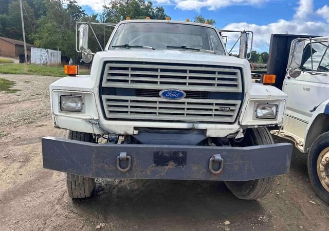 Image of Ford F-700 equipment image 1