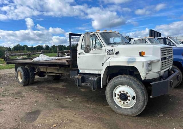 Image of Ford F-700 equipment image 3