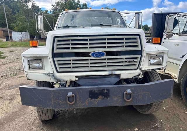 Image of Ford F-700 equipment image 2