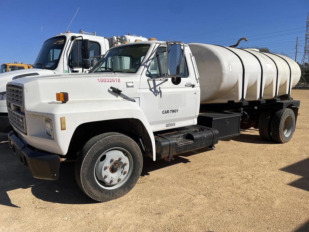 Image of Ford F700 Primary image