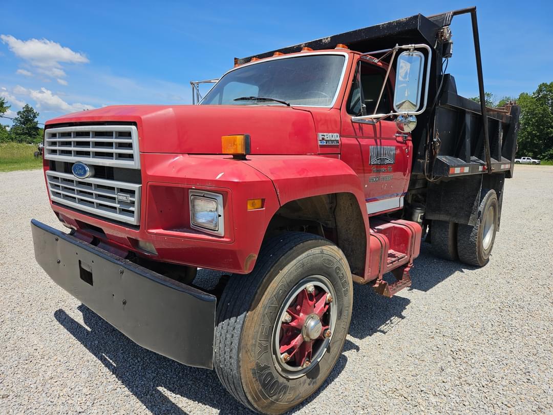 Image of Ford F-800 Primary image