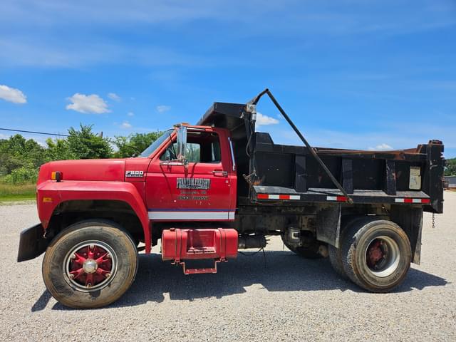 Image of Ford F-800 equipment image 4