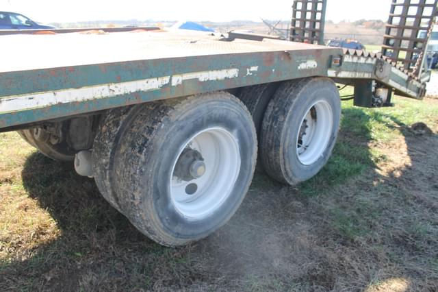 Image of Ford L9000 equipment image 2