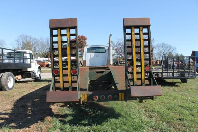 Image of Ford L9000 equipment image 3