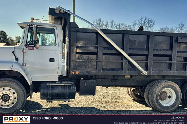 Image of Ford L9000 equipment image 3