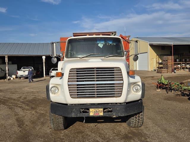 Image of Ford F-8000 equipment image 2